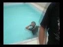 Nelsinho na piscina