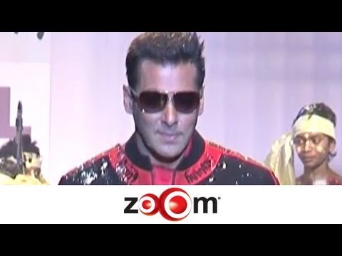 Barjatya - Your one stop destination for all the latest happenings, hot rumours and exclusive B-Town news... Subscribe NOW! http://www.youtube.com/subscription_center?a...