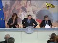 A STRISCIA : BERLUSCONI ALTRA GAFFE CON LA GELMINI 19/11/08 A STRISCIA : BERLUSCONI ALTRA GAFFE CON LA GELMINI 19/11/08