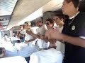 O jipe do padre fez um furo no pneu O jipe do padre fez um furo no pneu