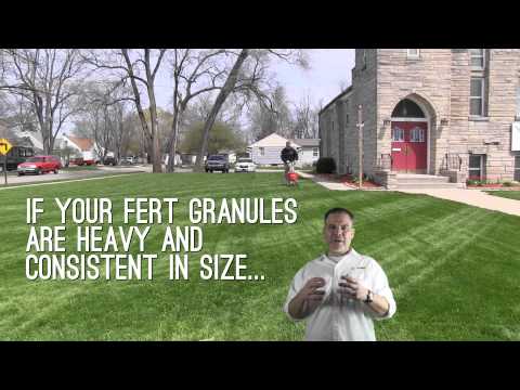 how to fertilize a lawn organically