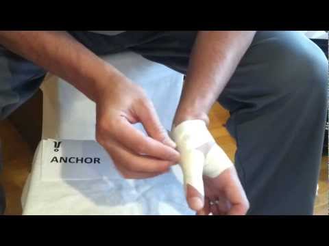 how to treat jammed thumb