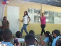 Chicas Bailan en la Celebracion del dia del estudiante en la Escuela de Maizal