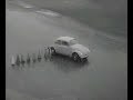 Ho aggiunto ai preferiti un video di @YouTube http://t.co/yvHRGjvM vintage vw beetle footage