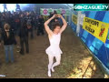 DEFI: pogo en tutu dans un festival de Metal DEFI: pogo en tutu dans un festival de Metal