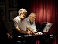 juan carlos zunini y sa�l cosentino interpretan tango a 4 manos en bien bohemio caf� cultural, buenos aires, argentina.