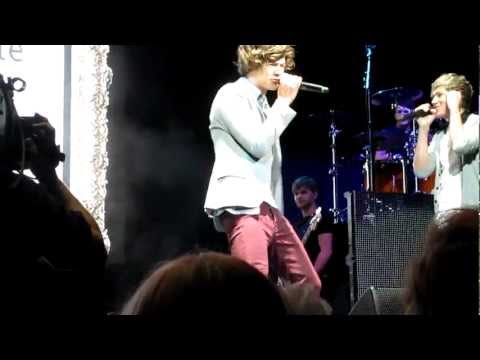 1D Sing Ed Sheeran in Anaheim!