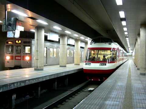 長野電鉄8500系T4編成（8514F）と1000系S1編成（1001F）　長野
