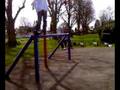 videos de Sam running up a goal post