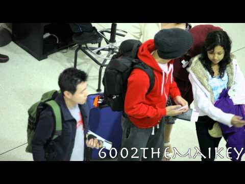 SIWON - Choi Siwon(최시원) is leaving JFK airport in NYC to Singapore.
