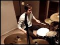 division minuscula rodrigo montfort tocando bateria   