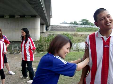 jodiendo con la periodista japonesa yazumi