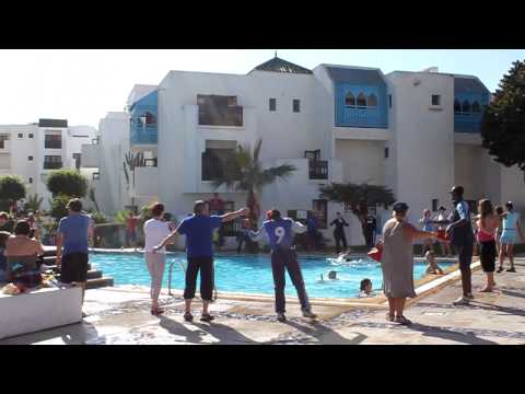 Agador - Petit extrait de la danse du midi à l'hôtel Agador :) Datant de décembre 2010 ! :)