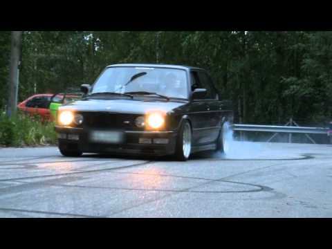 e28 - E28 M535 turbo burnout. Nice BMW loaded with boost. We can be found at facebook. http://www.facebook.com/pages/MystinenFi/166319770141043.