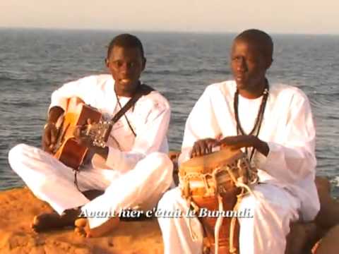 throbule - The young master singer of Senegal strikes again - A truly magnificent voice and a stunning video! --------------- Le jeune maître chanteur du Sénégal nous a...