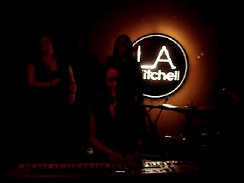 LA Mitchell - LA Mitchell 'Live at the Matterhorn' album release gig at Khuja Lounge in Auckland, October '08. A new song- Comfort Love. Soon to be supporting Stevie Wonder!