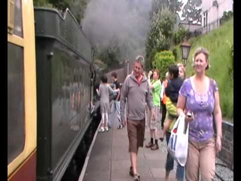 how to get to llangollen by train
