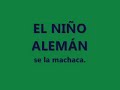 niño aleman keriendo entrar a petardas
