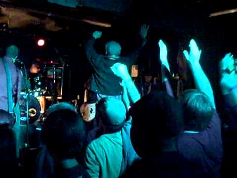 Tobe’s Got a Drinking Problem – Street Dogs Live @ the Muse