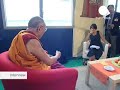 El viaje a Francia de Tenzin Gyatso, el decimocuarto Dalai Lama, ha atraído a miles de fieles y hecho correr ríos de tinta. Venerado o criticado, a sus 73 años este Nobel de la Paz que se describe a sí mismo como un simple monje budista, ejerce una fascinación planetaria. A su paso por la ciudad francesa de Nantes, el Dalai Lama expuso ante las cámaras de euronews su concepción del mundo y de la vida y los motivos de su popularidad.