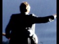 Keane Tom Chaplin soking wet in Amsterdam