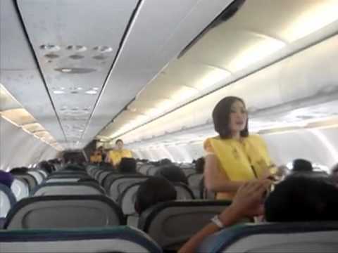 air steward - Une chorégraphie d'hôtesses de l'air d'une compagnie philippine expliquant en dansant les consignes de sécurité, captée sur vidéo et publiée sur YouTube, a é...