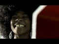 Bekijk muziek clip van Nelly Furtado met Fuerte