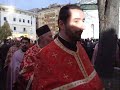 Mitropolit Amfilohije i sveštenstvo prate ikonu Bogorodice Petrogradske pred moleban za narod na Kosovu i Metohiji.
