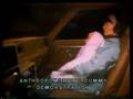 Crash test:Child in mothers hands/������� �� ����� � ������
