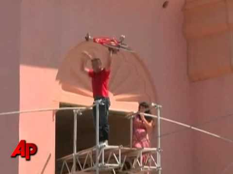 Daredevil Attempts High-wire Record