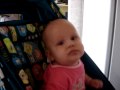 Anninha comendo raspinha de ma��