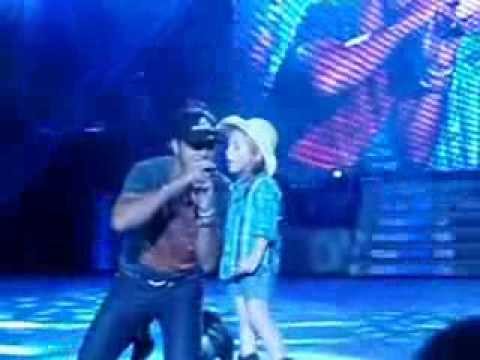 someoneelse - Luke Bryan is joined by a 6 year old girl on stage to sing