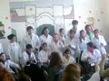 estos chicos del colegio especial cantaron con el lenguaje de se�as en el acto del 9 de julio. pensar que ellos no son sordos-mudos...,