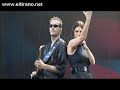 http://www.eltirano.net laura pausini empitonada y con un escotazo de infarto