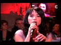 pour f�ter la 1000�me de cd'aujourd'hui, anne-ga�lle riccio nous pr�sente une �mission de plus de deux heures au showcase, le dernier lieu � la mode o� de plus en plus d'artistes se produisent. 

(c) france 2 - 2007