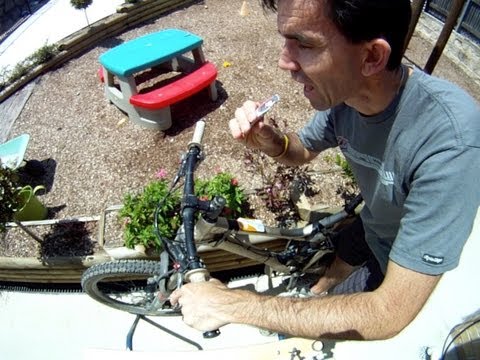 Mountain Bike Racing Tip 24 – One-handed Gel Grab Mountain Bike Racing Tip 24 – One-handed Gel Grab
