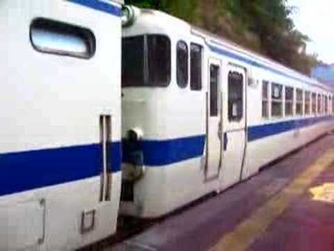 普通列車筑前岩屋駅発車
