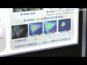 diginfo - www.diginfo.tv 大阪大学GCOE 高機能化原子制御製造プロセス教育研究拠点は、物づくりにおける原子レベルの制御性と環境調和性の実現をめざした高機能化原子制御製造プロセスの創出を目的としています。 セミコン・ジャパン2008において、最近の研究成果の一部を紹介しました。 プラズマを使った加工技術である「プラズマCVM」と微粒子を使った加工技術「EEM」という独自の技術を組み合わせることで、硬X線の集光サイズのワールドレコードを更新し続けており、現在では波長の回折限界までほぼ達するところまできています。 こういった技術を使う事で従来はできなかった次世代の半導体の加工ができるようになり、今後シリコンに代わる新しいエレクトロニクスの分野が開かれることが期待されています。
