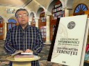 Dan C. Mih?ilescu - \"Omul care aduce cartea\": recenzie la \"Prin fere Dan C. Mih?ilescu - \"Omul care aduce cartea\": recenzie la \"Prin fere