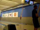 Estilazo de Lluis jugando a los bolos