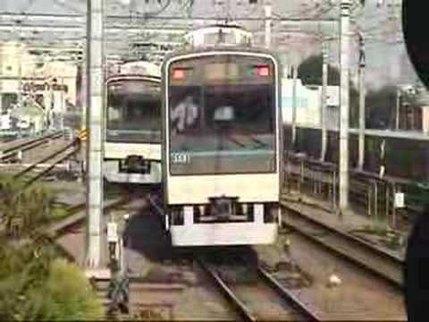小田急3000形　１次車と４次車の並走