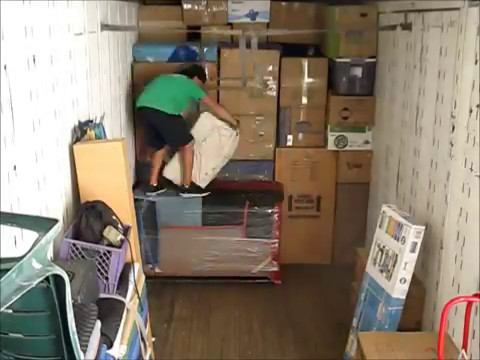 how to properly load a moving truck