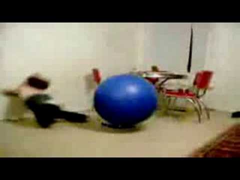 0 Cuidado cuando haces gimnasia con la pelota de aerobic
