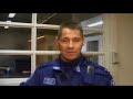 Poliisit nappaa teinejä