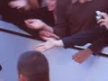 qualit� pourrie, son pourri, mais l'important, c'est le contenu: jamel, comme � son habitude, prend un petit bain de foule avant de monter saluer gilles jacob et thierry fr�maux.