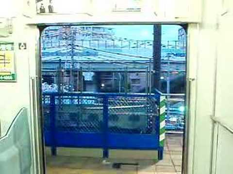 東武30000系　閉扉（ドアチャイムずれ有）