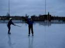 Lelle �ker skridskor