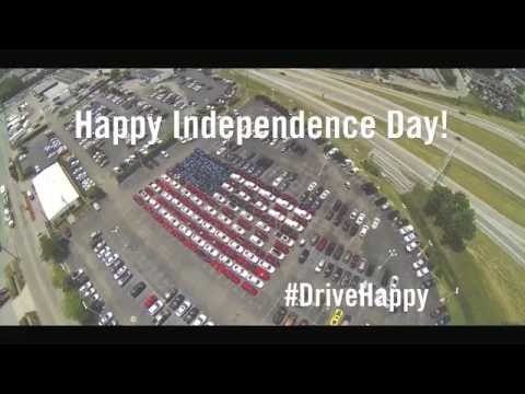 La bandera de Estados Unidos compuesta por automóviles 