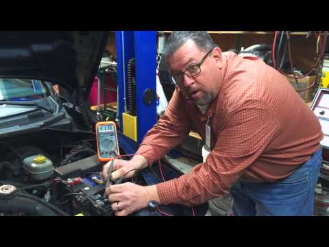 how to voltage test a car battery