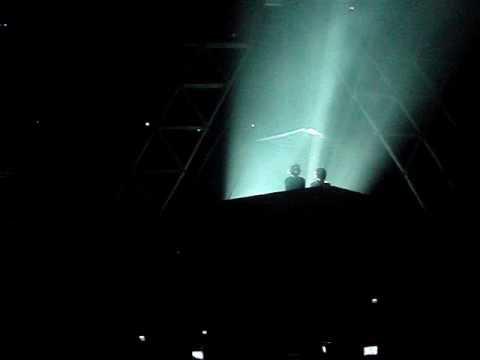 lamanar - Daft Punk performing live at Arrow Hall in Toronto on 8/5/07 Feel the crowd, be one with the crowd.
